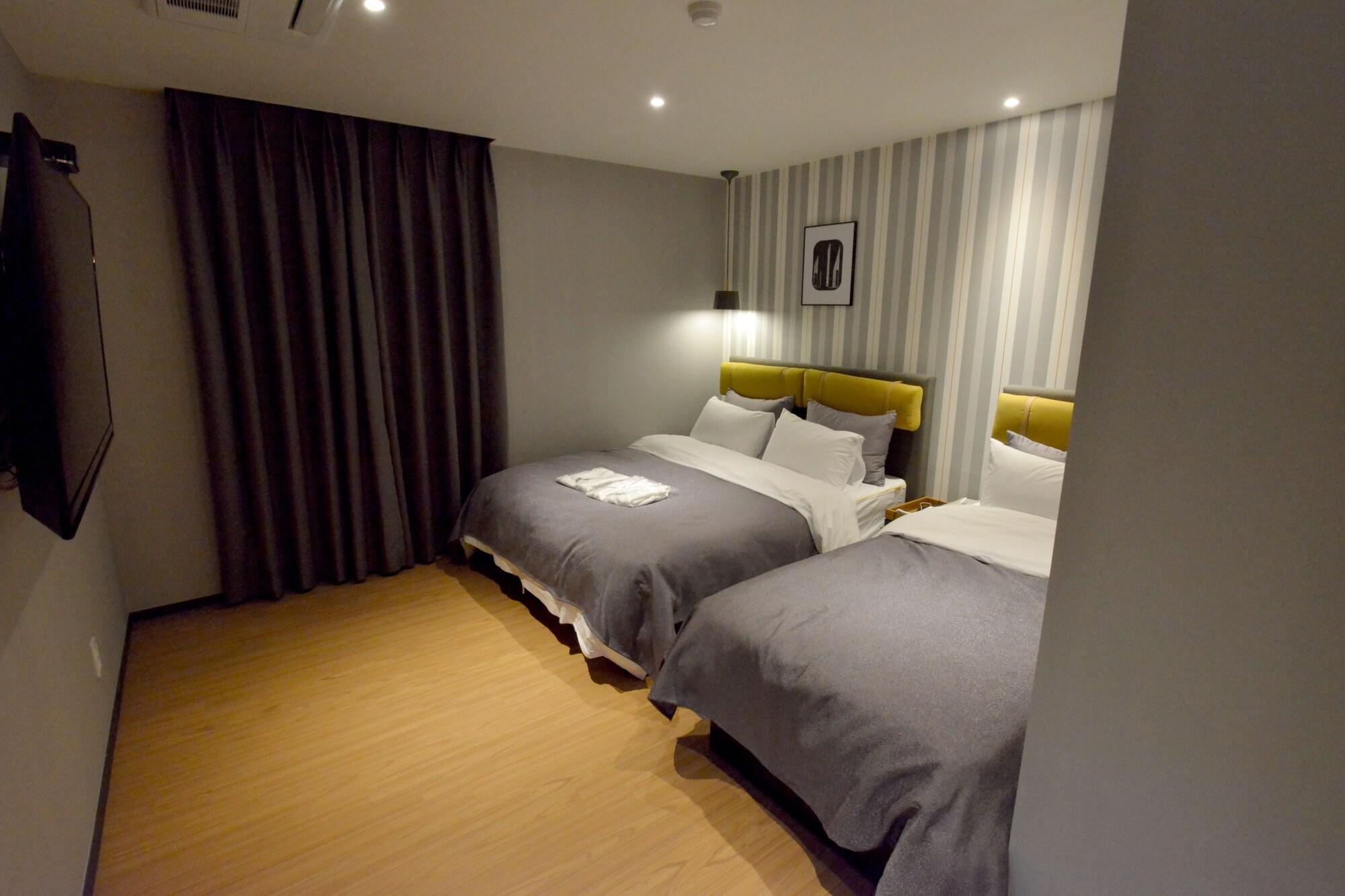 Brown Dot Hotel Changwon Exterior foto