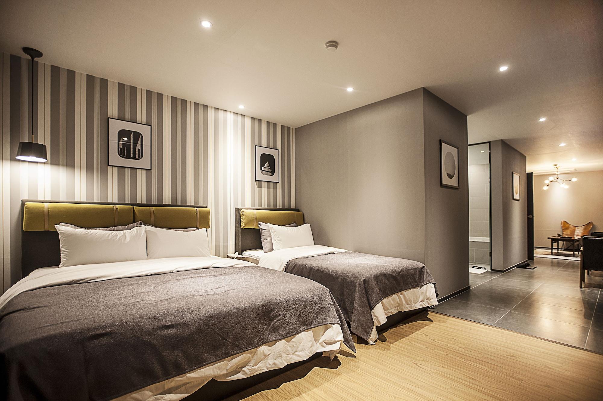 Brown Dot Hotel Changwon Exterior foto