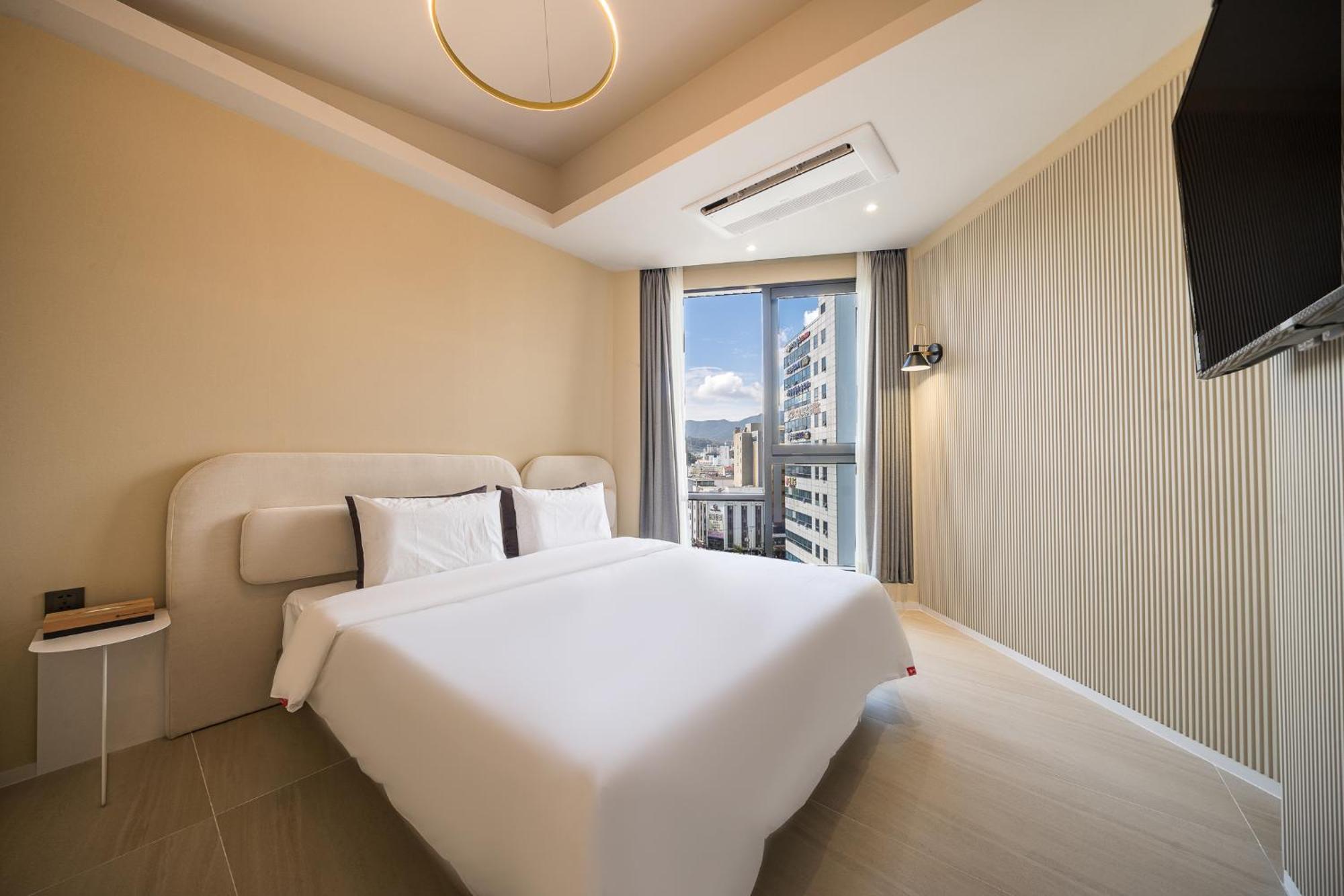Brown Dot Hotel Changwon Exterior foto