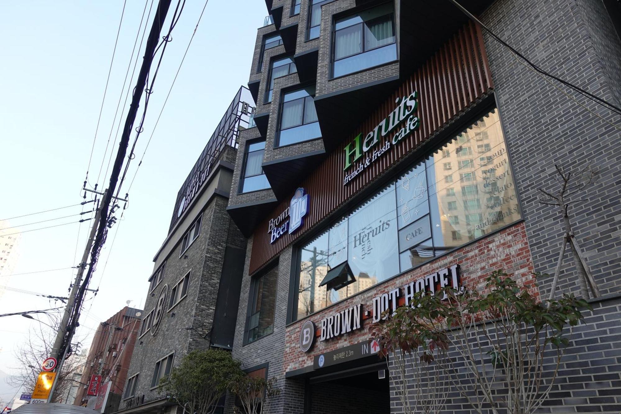 Brown Dot Hotel Changwon Exterior foto