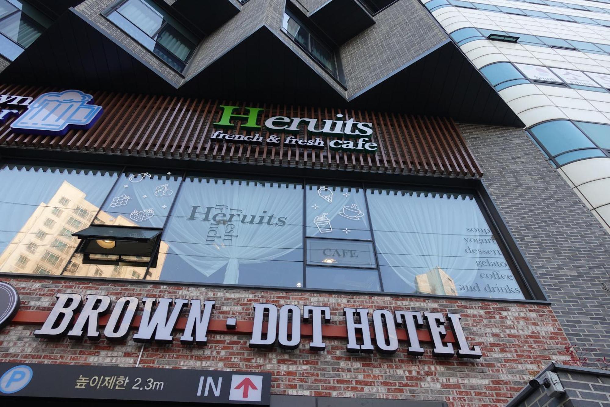 Brown Dot Hotel Changwon Exterior foto
